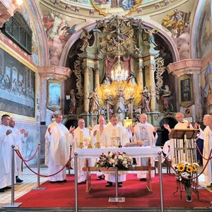 Hodočašće Krapinskog dekanata na Trški Vrh i proslava jubileja trojice svećenika